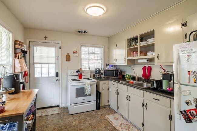 Building Photo - 2019 S Lumpkin St