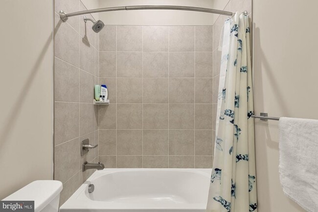 Building Photo - 9639 Tall Oaks Rd