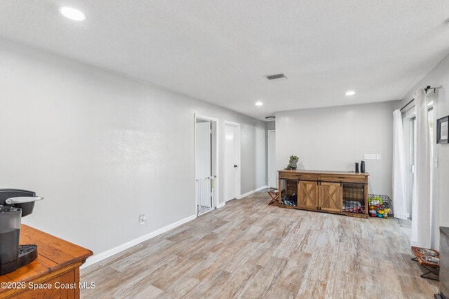 Building Photo - 591 Ponderosa St