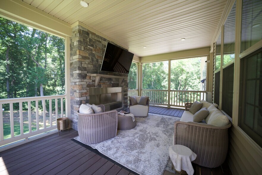 Building Photo - 7687 Cross Creek Dr