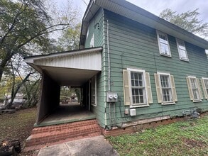 Building Photo - 2 Bedrooms- 1 Bathroom- Apartment in Lindale!
