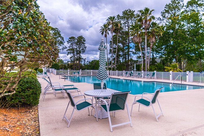 Building Photo - Spacious 3BR/3BA Ground-Floor Condo with W...