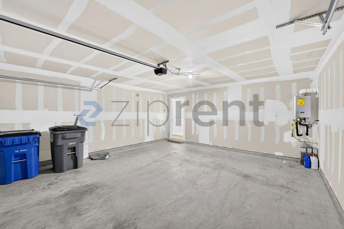 Building Photo - Unit