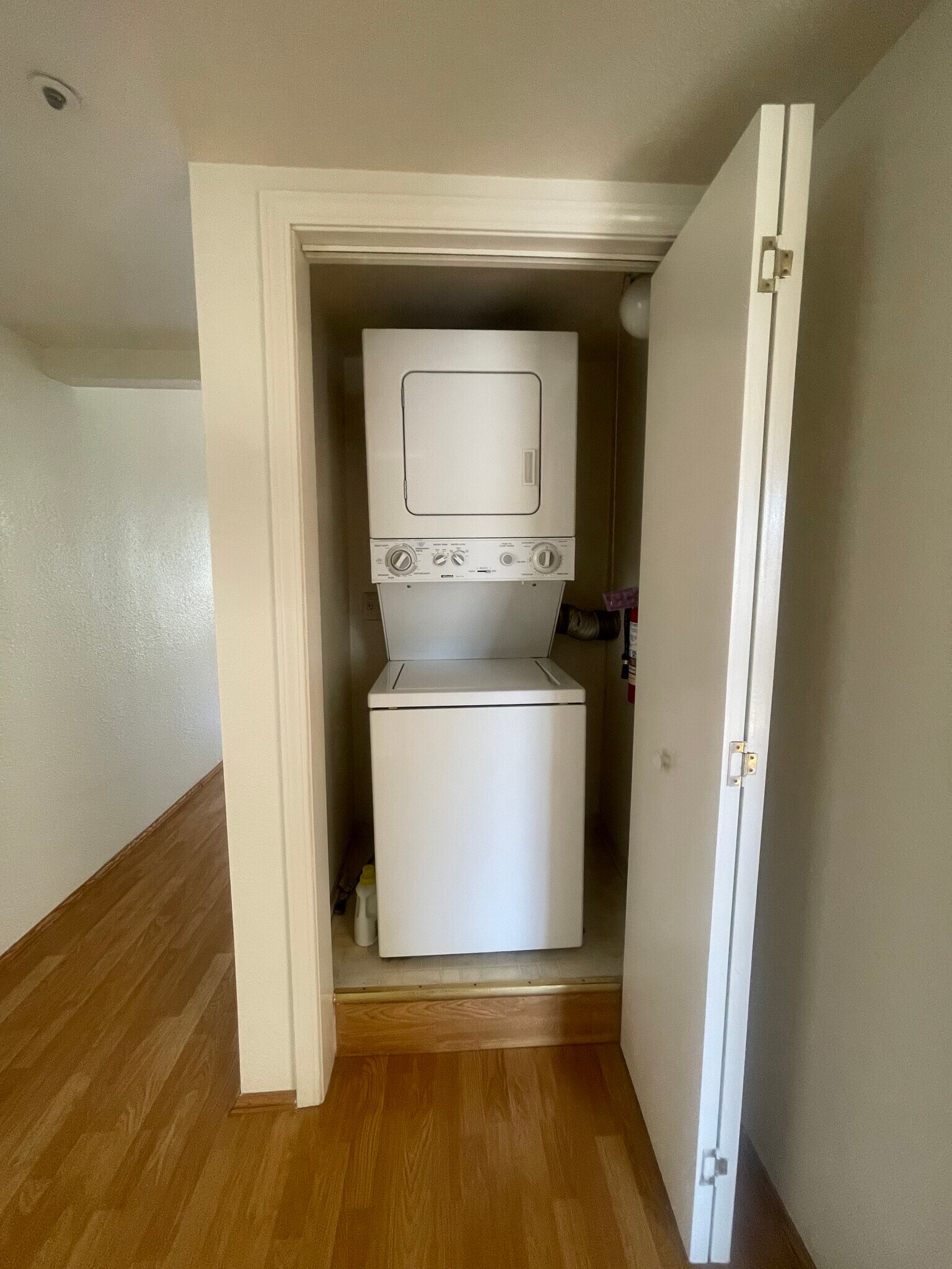 Washer and dryer in the unit - 1026 San Luis Cir