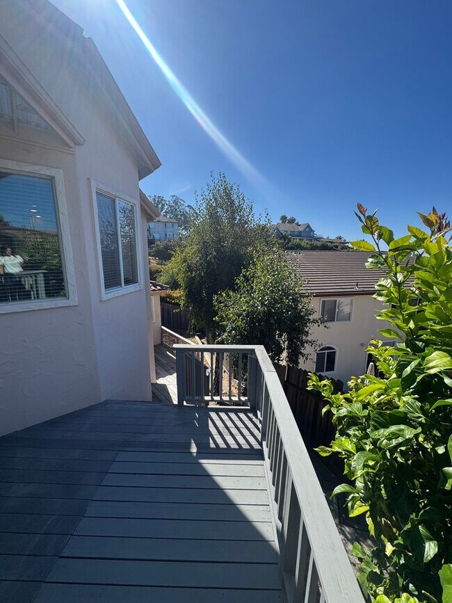 Building Photo - Ocean view home on the hill in Santa Cruz!