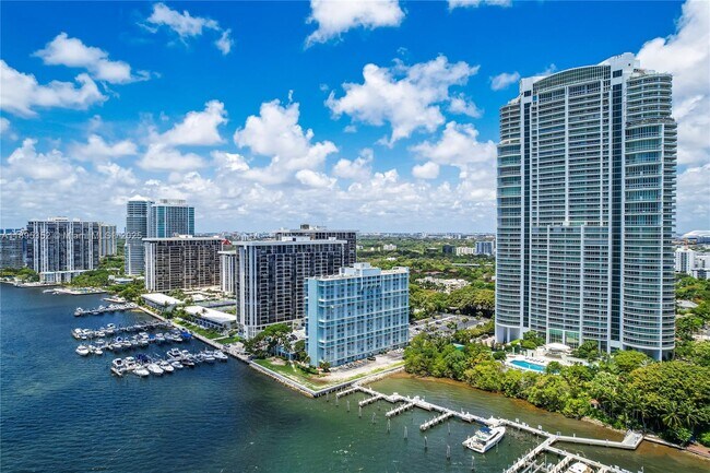 Building Photo - 1643 Brickell Ave