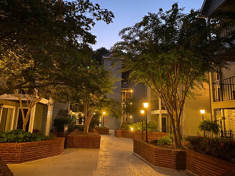Building Photo - 513 Granville Ct