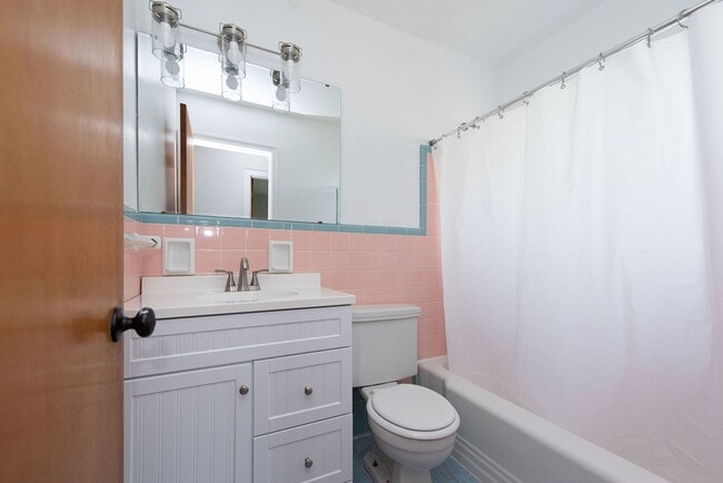 Building Photo - WESTWOOD-4 BEDROOM 2 BATH WITH OPEN FLOOR ...