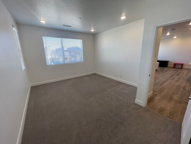 Building Photo - One bedroom one bath - Desert Color