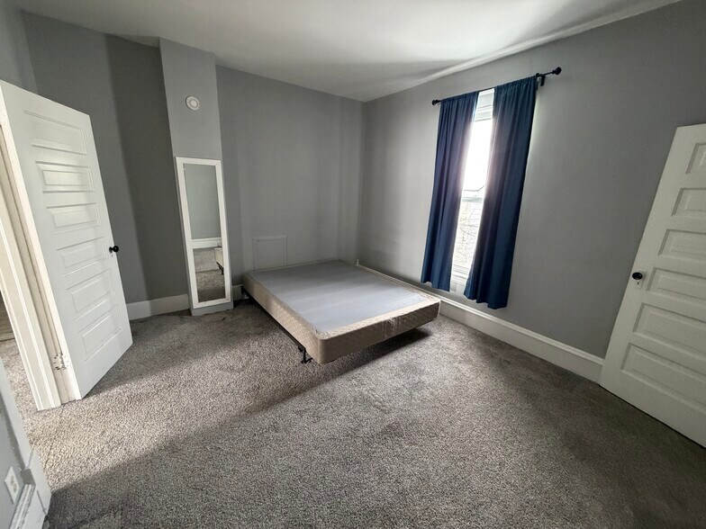 Building Photo - 104 N Grove St