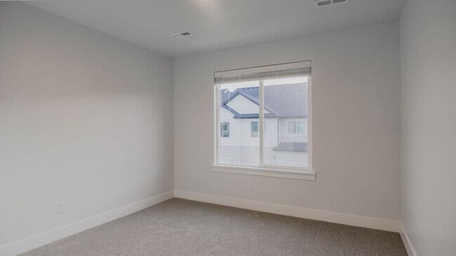 Building Photo - Beautiful 3 bedroom Townhome in Lehi Exchange community!