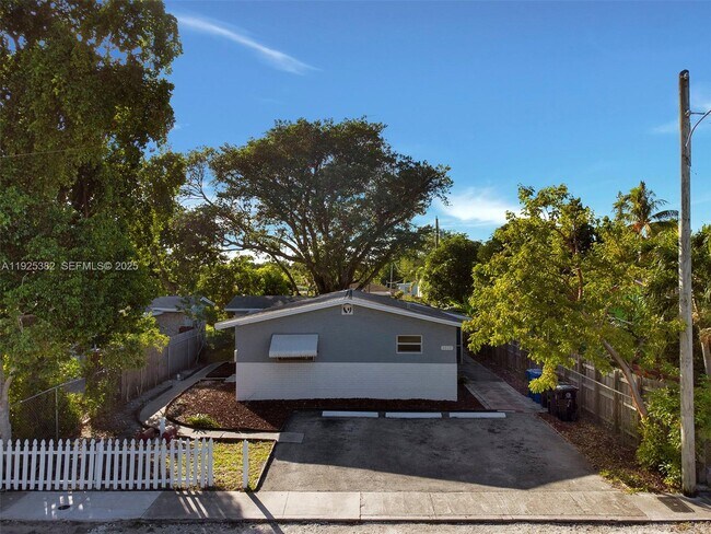 Building Photo - 1515 NW 2nd Ave