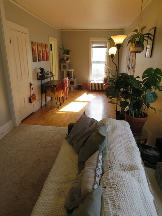 Building Photo - 1421 State St