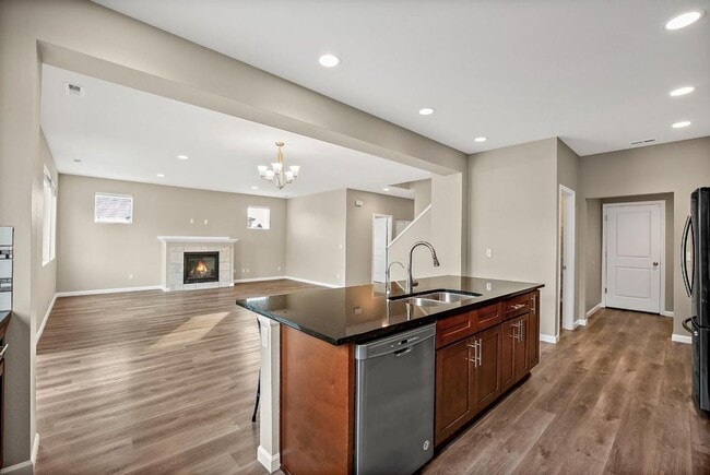 Building Photo - Spacious Spanaway Home w/ A/C & 5 Bedrooms...