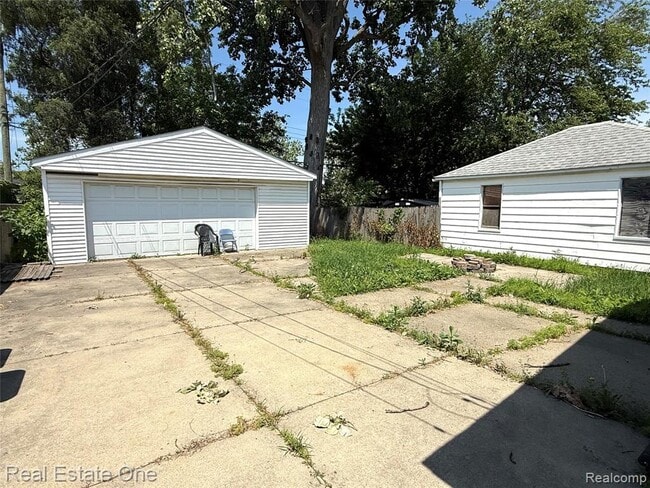 Building Photo - 5645 Fenton St
