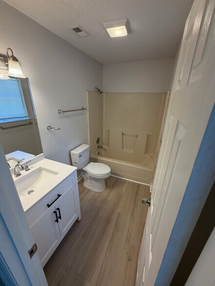 Building Photo - 206 Buckston Ct