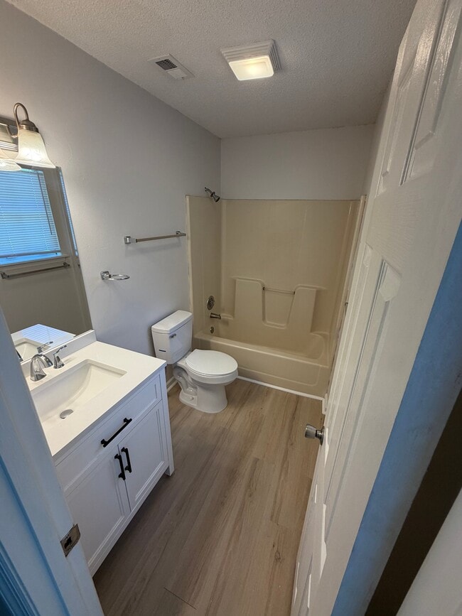 Building Photo - 206 Buckston Ct