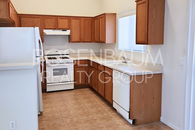 Building Photo - Beautiful 3-bedrooms, 2-baths home in the ...