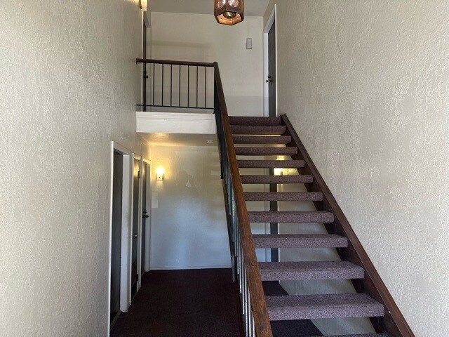 Building Photo - 380 Heather Ct
