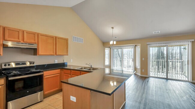 Building Photo - 5593 Stoney Pl N