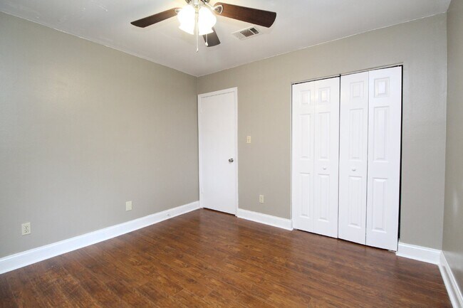 Building Photo - 4BR Ranch-Style Home off Olive Rd – Fenced Yard & Garage – Available 2/2