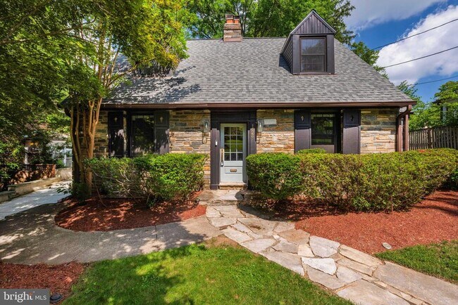 Building Photo - 1623 Jonquil St NW