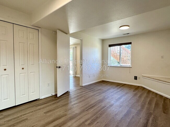 Building Photo - 965 Piros Dr