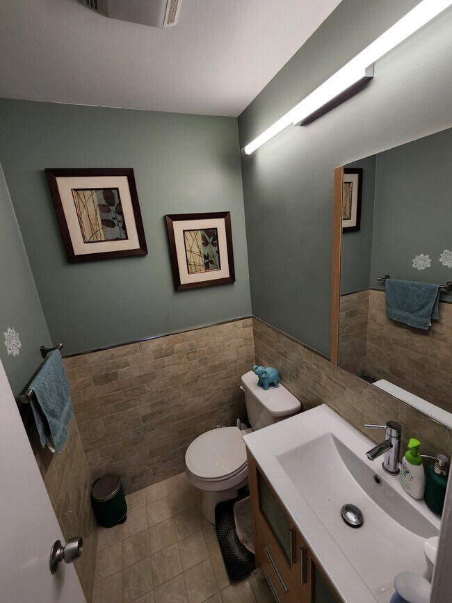 Building Photo - 112 River Renaissance