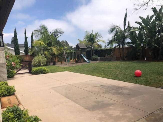 Building Photo - Beautiful Home Located in the very desirab...