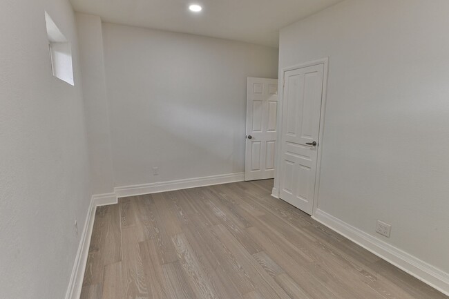Building Photo - 4 Bedroom Single Family Home on Susquehann...