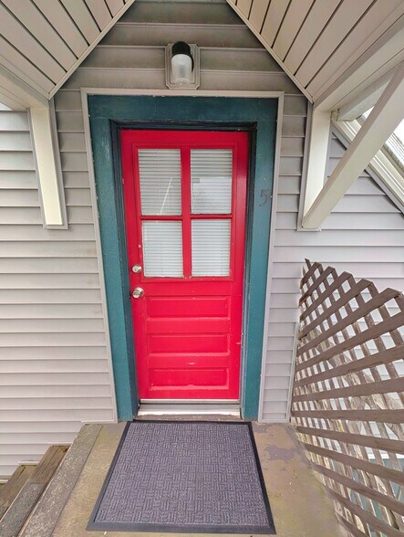 Building Photo - 306 2nd St NE