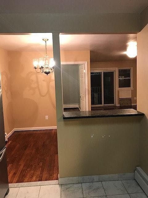 Building Photo - "Charming 3-Bedroom Oasis with 2 Full Bath...