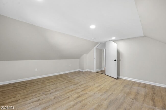 Building Photo - 71 Maple St