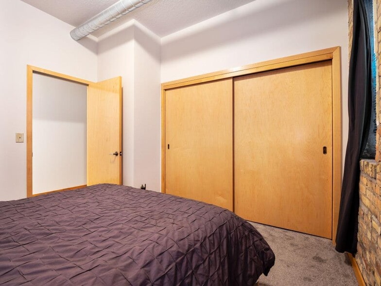 Building Photo - 523 S 9th St