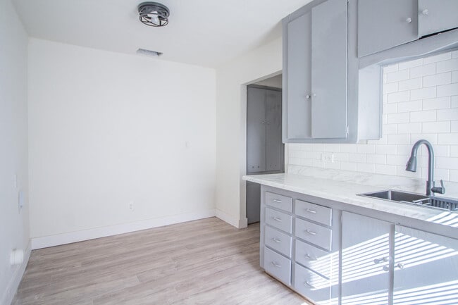 Building Photo - 302 Avenue U