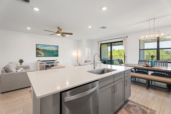 Building Photo - 5892 SE Sky Blue Cir