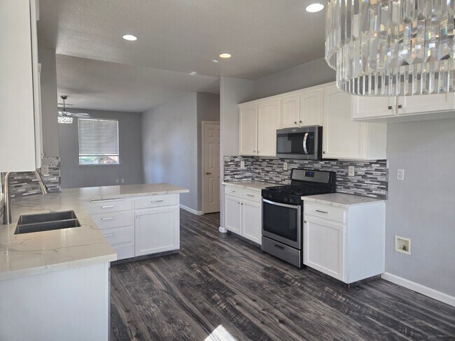 Building Photo - Home For Rent