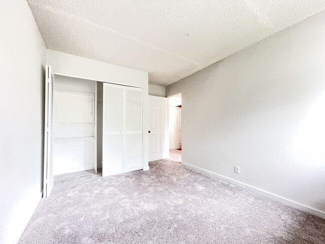 Building Photo - Pet Friendly Kaneohe Townhouse with A/C