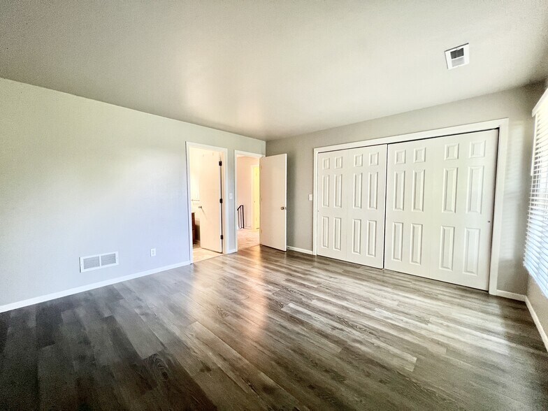 Building Photo - 2640 Blarney Stone Dr