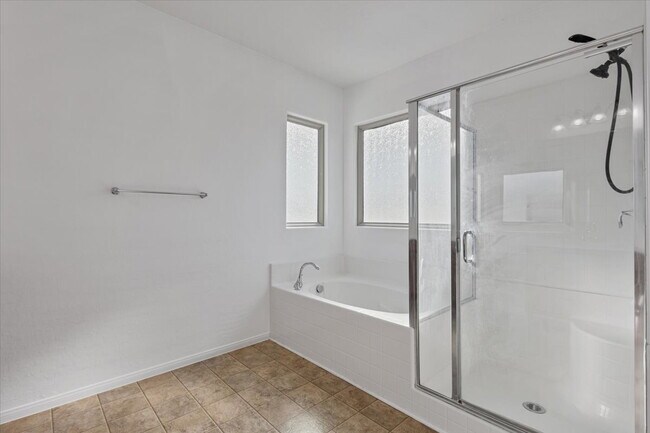 Building Photo - Gorgeous 4BR/2.5BA/2GA Two-Story Gem in Ga...