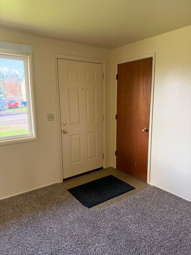 Building Photo - Nice single level 2 bedroom 1 bath house in Springfield!