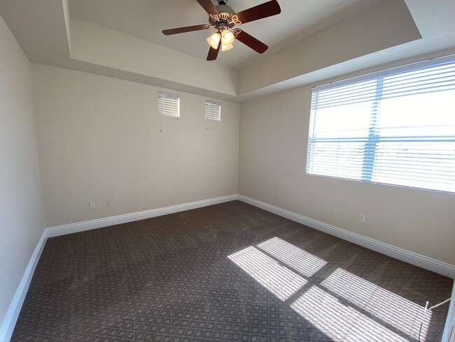 Building Photo - FABULOUS 4TH FLOOR CONDO IN GATED COMMUNIT...