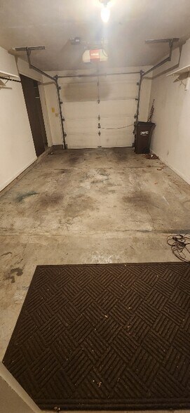 Building Photo - 4761 Foxdale Dr