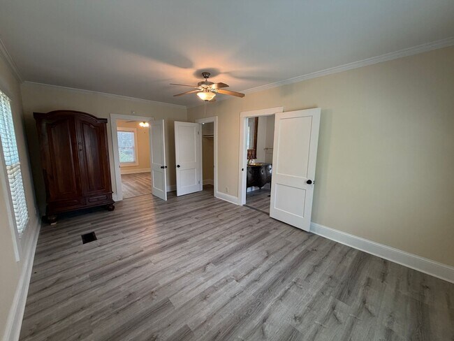 Building Photo - 107 Screven St