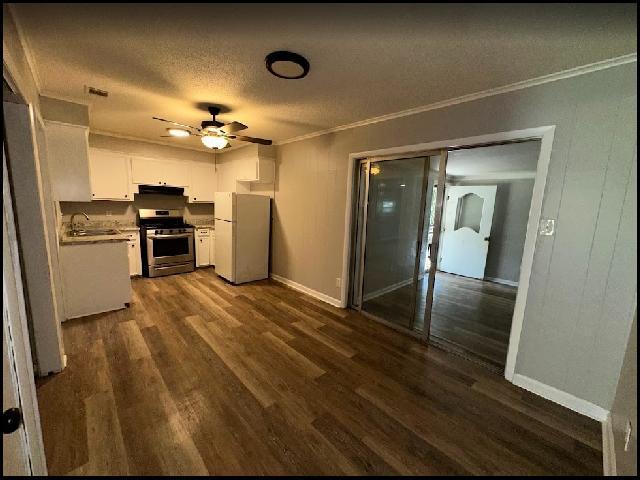 Building Photo - 7409 Skylark Dr