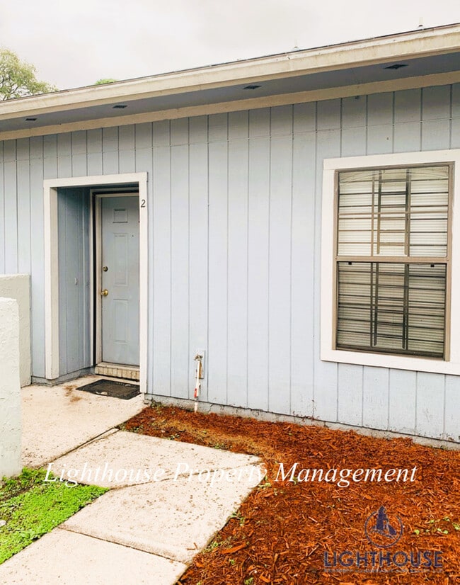 Primary Photo - Renovated 2 Bed/2 Bath Single Story Townho...