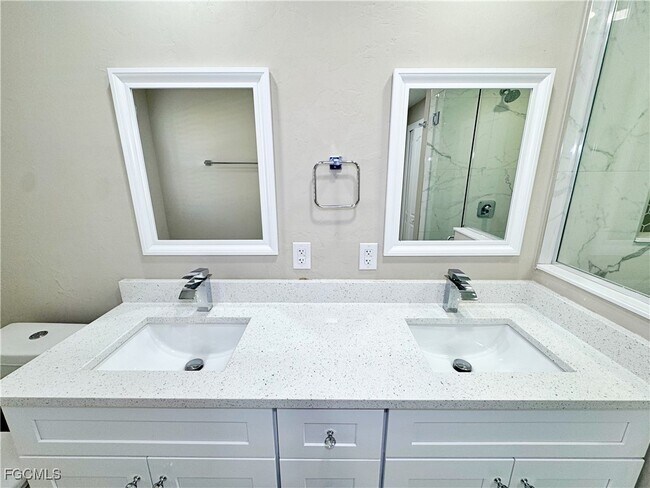 Building Photo - 2215 SE 9th Terrace