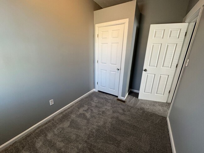 Building Photo - Near Eastside 3 Bedroom 2 Bath with Central air