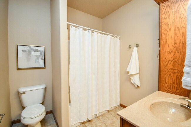 Building Photo - 3908 W 89th St