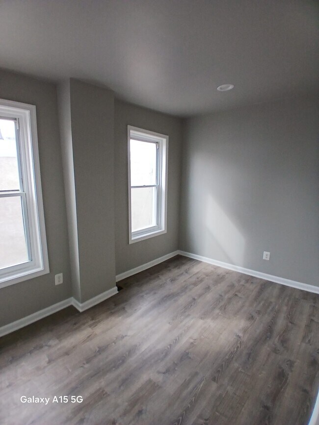 Building Photo - 116 E Pastorius St